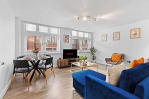 Living room - Super Stylish 2bed 2bath Apartment in Nottingham City - Free Parking (Nottingham)