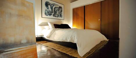 1 slaapkamer, een strijkplank/strijkijzer, wifi, beddengoed