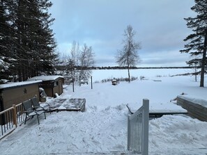 Property grounds - Chalet au bord du lac, relaxer, profiter! Spa, foyer, patin, kayaks, pédalo! (Shawinigan)