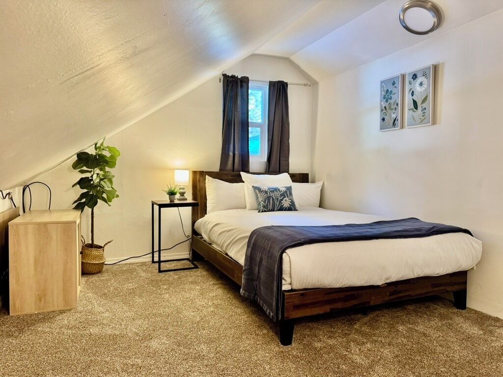 3 bedrooms, iron/ironing board, travel cot, free WiFi