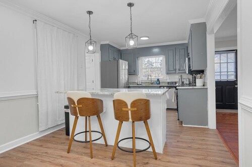 Cozy Family Cottage ~ Prime Location!