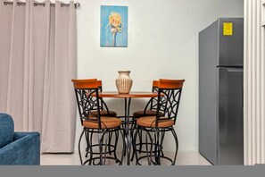 House | 2 bedrooms - 3rd Floor Condo Tower Isle 24hr Security (Tower Isle)