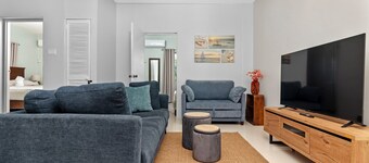 塔樓島三樓公寓 24 小時保安  