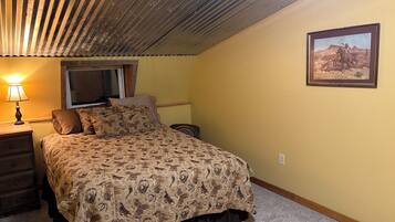 3 habitaciones, tabla de planchar con plancha, wifi y ropa de cama