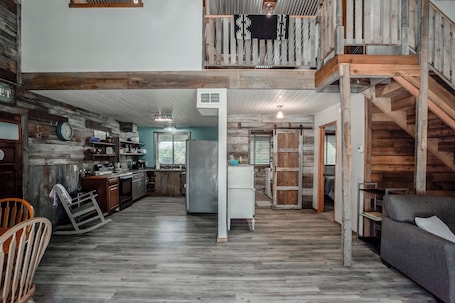 TV. Cedar Ridge Ranch Barndominium/Cozy Rustic 3-Bedroom with Wood-Burning Stove
