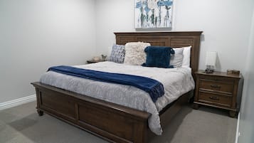 Deluxe Room, Mountain View | Soundproofing, iron/ironing board, free WiFi, bed sheets