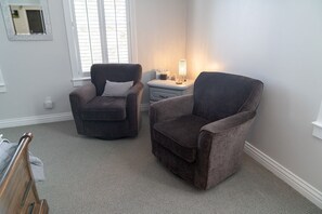 Yhden hengen deluxe-huone, patio, näköala puutarhaan | Oleskelualue | Tulostin