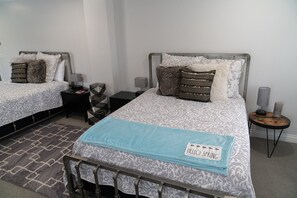 Deluxe Double Room, Mountain View | Soundproofing, iron/ironing board, free WiFi, bed sheets - Tyler Inn at Zion (Rockville)