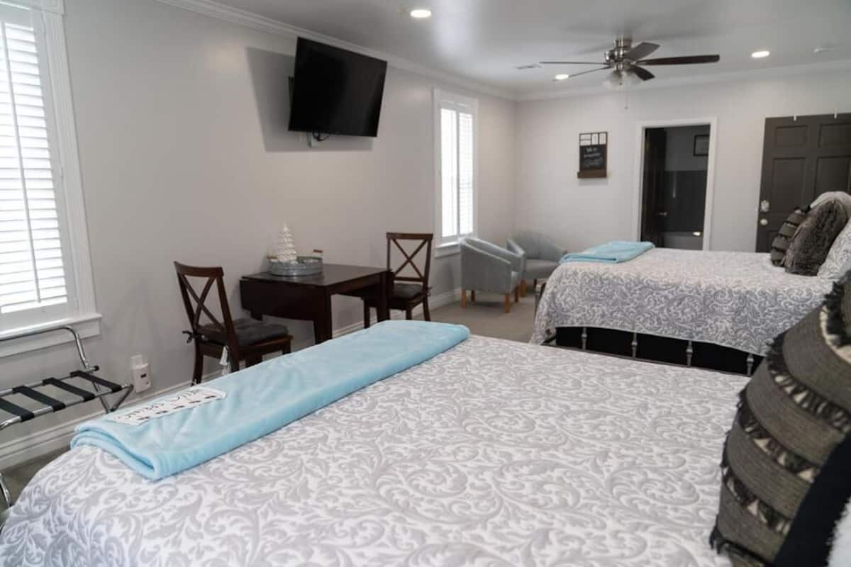 Deluxe Double Room, Mountain View | Soundproofing, iron/ironing board, free WiFi