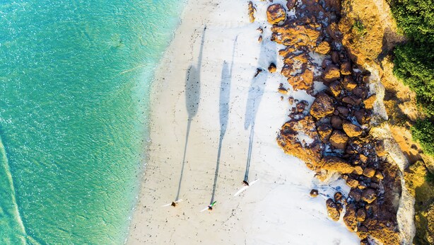 An aerial view of a beach with clear turquoise water, white sand, and rocky outcrops. - Pacific View - Pet Friendly (Flinders)
