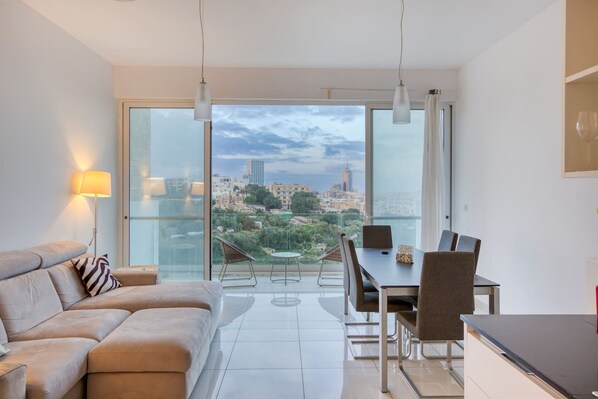 Apartment | 3 bedrooms - Valley Sea Views With Furnished BBQ Balcony (St. Julian's)