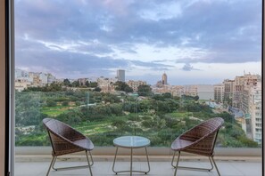House, Smoking | 3 bedrooms - Valley Sea Views With Furnished BBQ Balcony (St. Julian's)