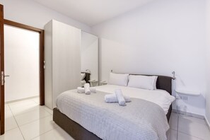 House | 3 bedrooms - Valley Sea Views With Furnished BBQ Balcony (St. Julian's)