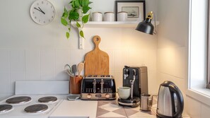 Private kitchen - Narrawallee Nirvana - Beach House (Narrawallee)