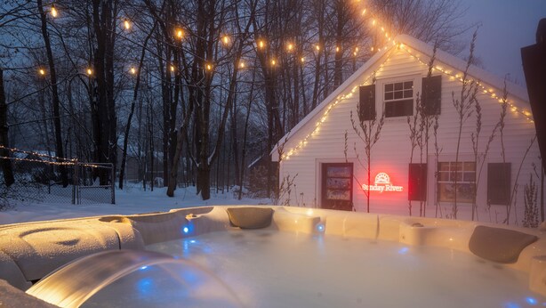 Outdoor spa tub