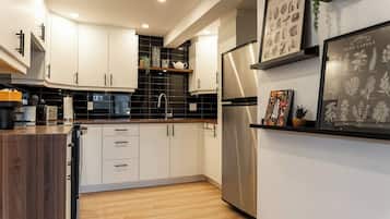Microwave, oven, stovetop, coffee/tea maker