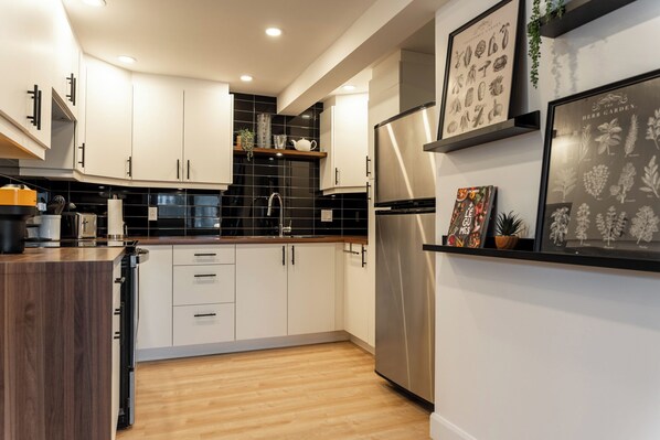 Microwave, oven, stovetop, coffee/tea maker