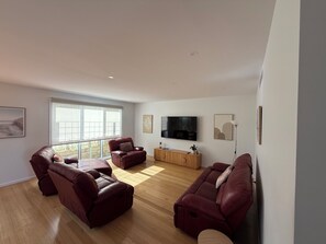 Smart TV - Hidden Island Gem! Private Stay, 15-Min Walk to the foreshore (Cowes)