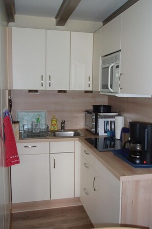 Fridge, microwave, dishwasher, cookware/dishes/utensils - "FeWo Herzmuschel" by Interhome (Friedrichskoog)