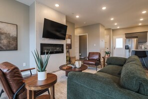 TV, fireplace