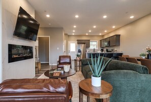 TV, fireplace