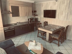 Fridge, microwave, oven, dishwasher - Wohnung mit Terrasse by Interhome (Morbach)