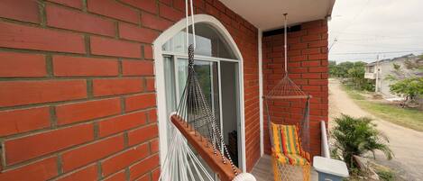 Deluxe szoba kétszemélyes ággyal, vízpartra néző | Terasz/udvar