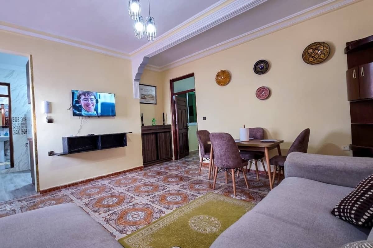 Departamento clásico, vista parcial al océano | Área de sala de estar