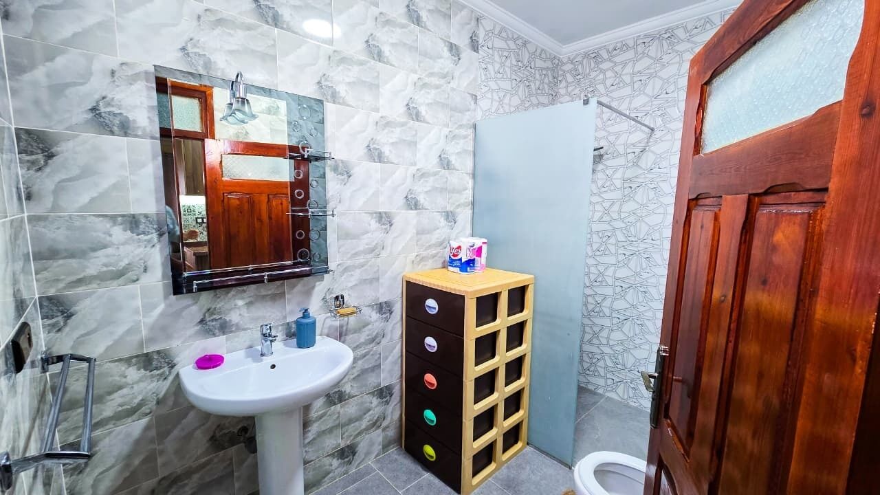 Classic Apartment, Partial Ocean View | Bathroom | Free toiletries, hair dryer, towels, soap