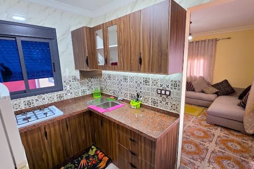 Apartamento clásico, vistas parciales al mar | Cocina privada | Frigorífico grande, horno, placa de cocina y tostadora