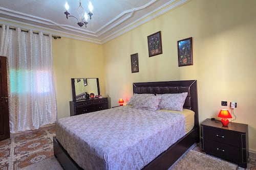 Apartamento clásico, vistas parciales al mar | Sábanas de algodón egipcio y ropa de cama de alta calidad
