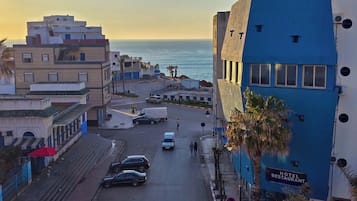Apartamento clásico, vistas parciales al mar | Vistas desde la habitación