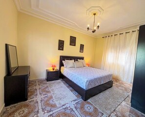 Appartement Classique, vue partielle sur l'océan