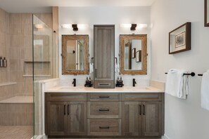 Shower, hair dryer, towels - Brand New Luxury House only 20 minutes from Winter Park/ Great Views/ Private Hot Tub / Bunk Room (Tabernash)