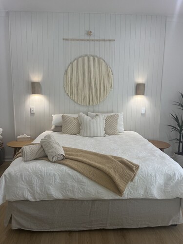 Beautifully renovated luxury studio in Sandcastles Resort