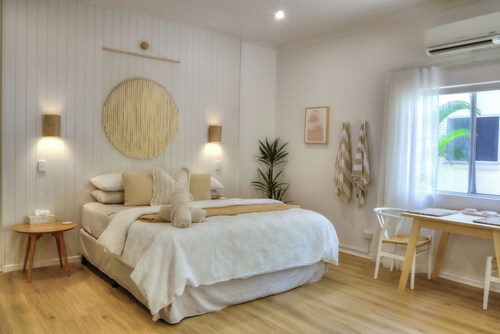 Beautifully renovated luxury studio in Sandcastles Resort