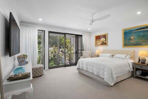 3 bedrooms, iron/ironing board, WiFi, bed sheets - Burleigh Penthouse - Steps From The Beach (Gold Coast)