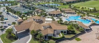 Lakefront condo in Lakewood National Golf course views TradeWinds Cottage