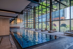 A heated pool - Luxe 2BR Escape | City View, Pool & Gym (Docklands)