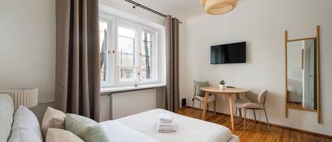 Iron/ironing board, WiFi, bed sheets