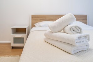 Iron/ironing board, WiFi, bed sheets - Szurmana Modern Stay Apartment (Katowice)