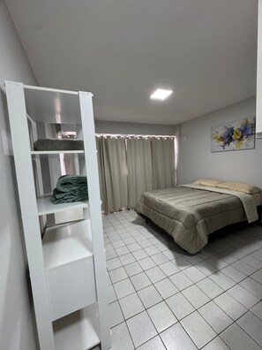 1 dormitori, planxa i posts de planxar, wifi i roba de llit 