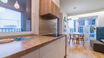 Fridge, oven, stovetop