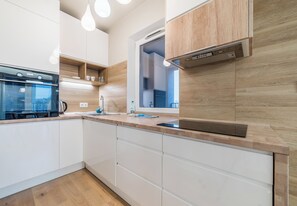 Fridge, oven, stovetop - Gąsiorowskich Cosy Studio (Poznań)