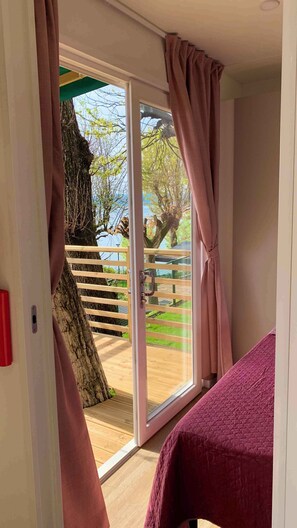 2 bedrooms, WiFi - Mobile home with air conditioning, terrace and pool (Padenghe sul Garda)