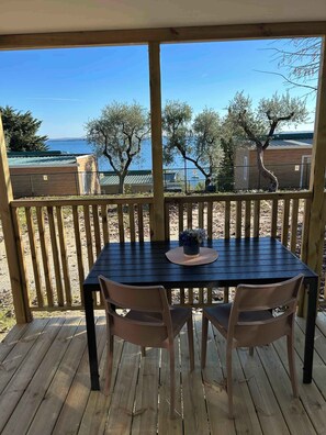 Outdoor dining - Mobile home with air conditioning and terrace (Padenghe sul Garda)
