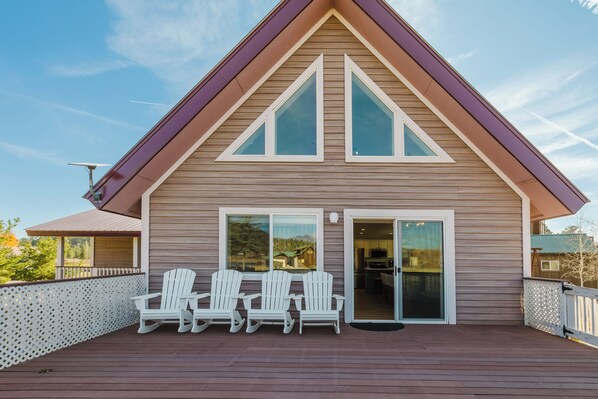 Terrace/patio - Pet-Friendly Modern Mountain Home Near Skiing, Lake & Hot Springs (Pagosa Springs)