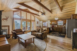 Smart TV, fireplace - Spacious Mountain Escape w/ Deck, Hot Tub, Views & Room for 12 (Pagosa Springs)