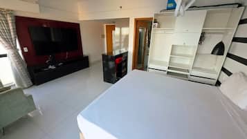 Deluxe Room, Beach View | Hypo-allergenic bedding, soundproofing, free WiFi, bed sheets