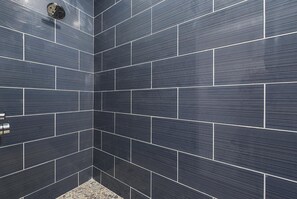 Hair dryer, towels - North Shore Nest / Private Bath/ Easy Downtown Access/ Walkable to All  Stadiums (Pittsburgh)